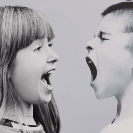 Jak efektywnie radzić sobie z konfliktami w grupie dziecięcej